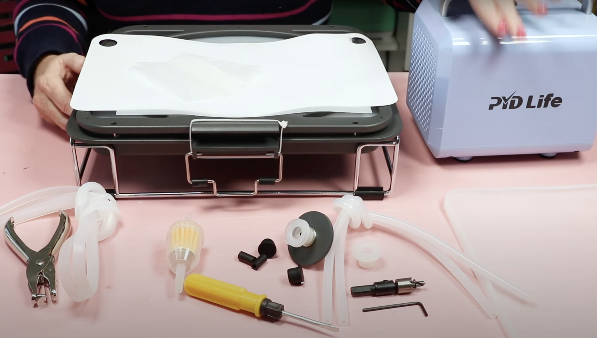 Setting up sublimation vacuum tray.